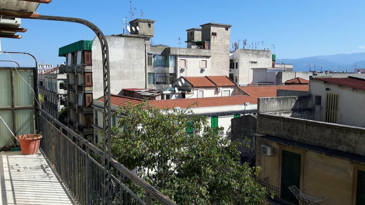 Il Tuppo - Al Centro In Cima Apartment Messina Luaran gambar